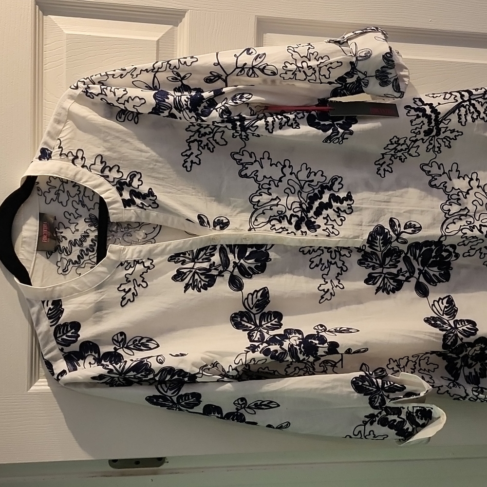 NWT Forcynthia embroidered tunic - navy & white - size L